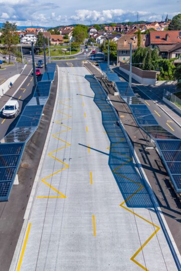 Marquises avec panneaux photovoltaïques 